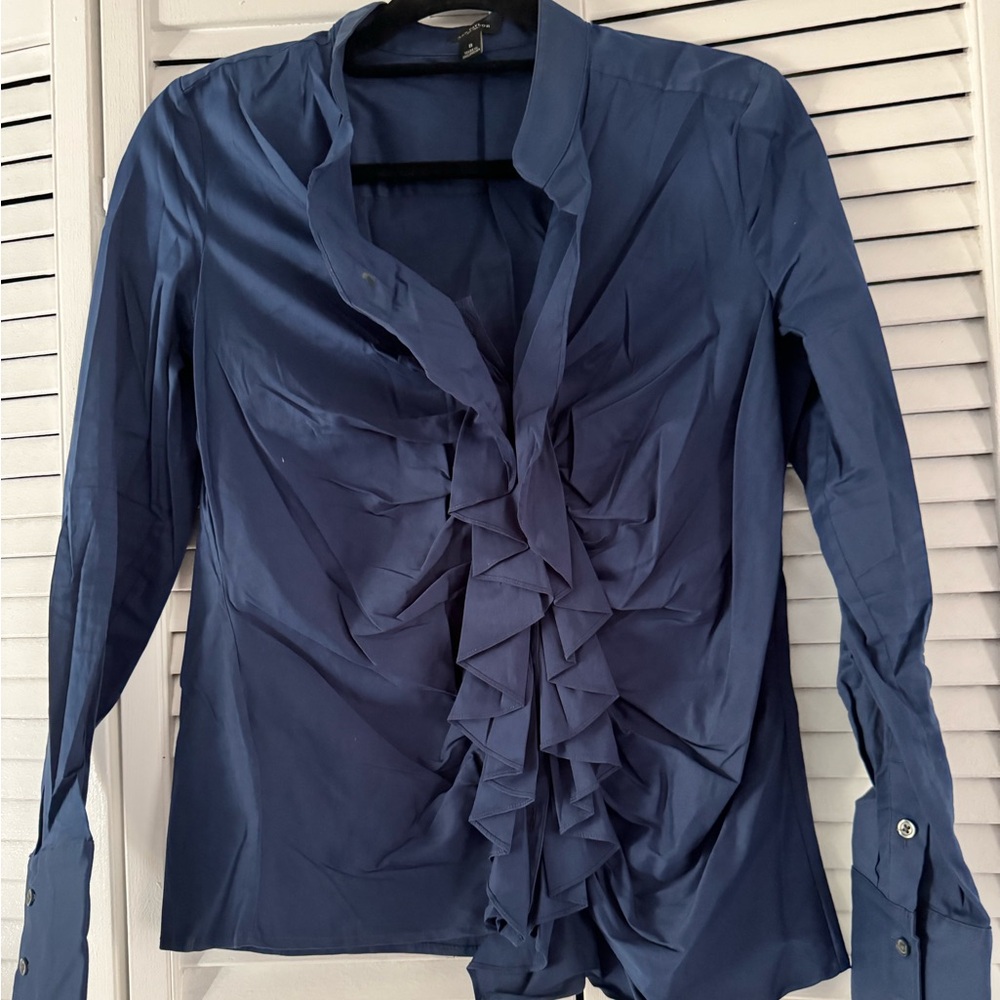 Ann Tylor brand , Navy blue Blouse Size 8 long sleeve, material hug quality